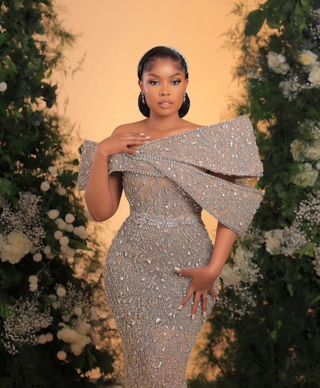 Robe sirène champagne perlée – Épaule asymétrique