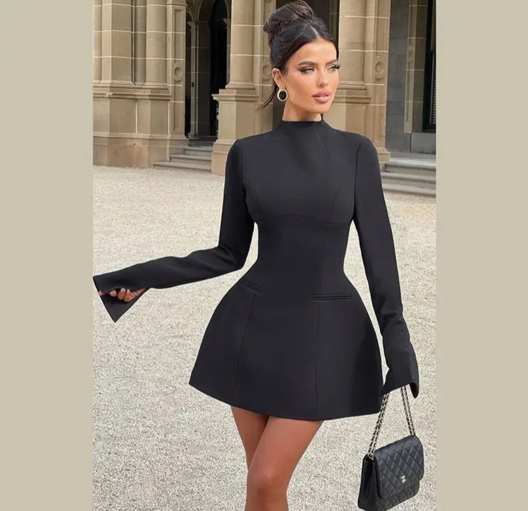 Robe courte femme sculptante – Élégance couture