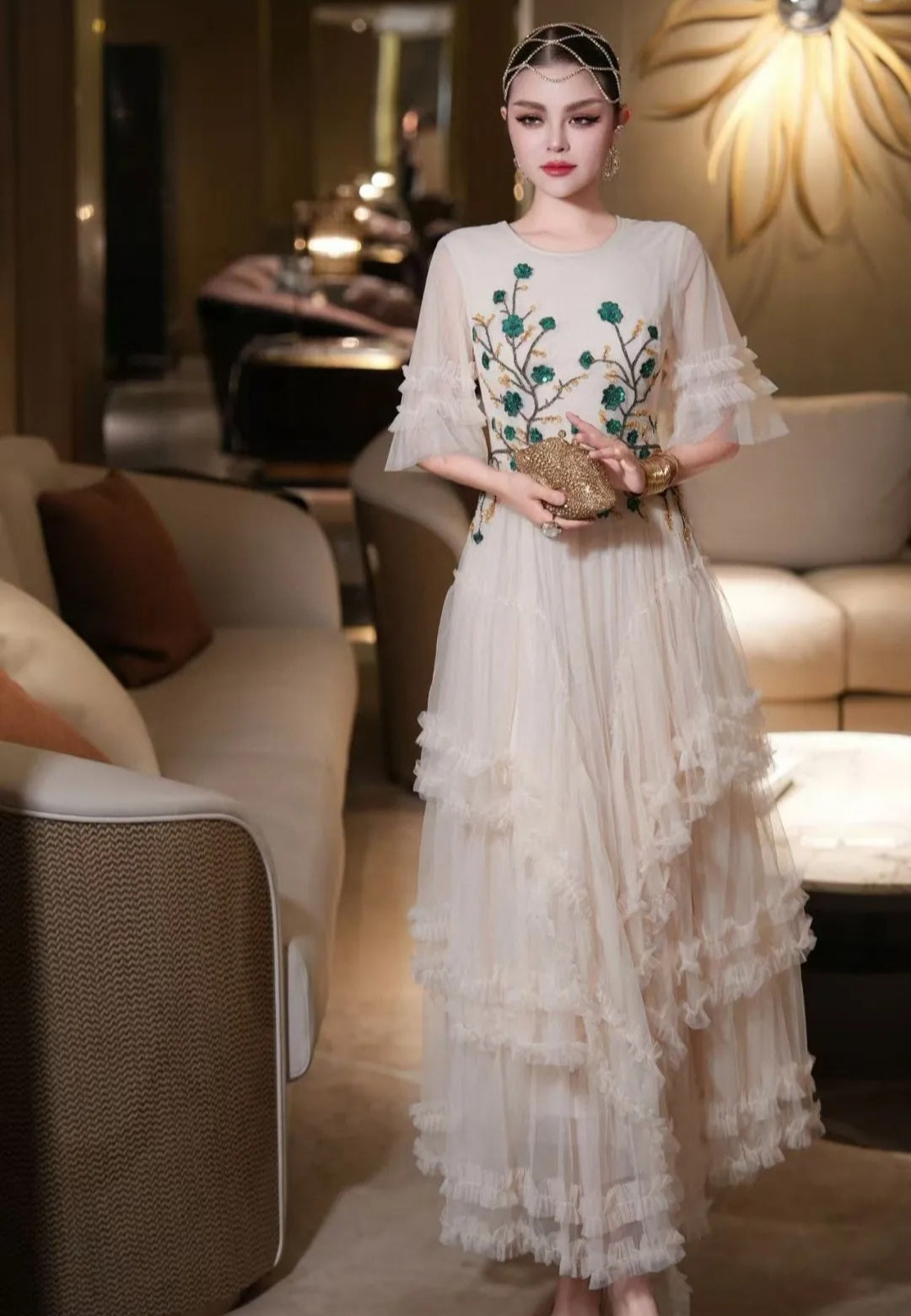 Robe longue élégante en tulle brodé ✨