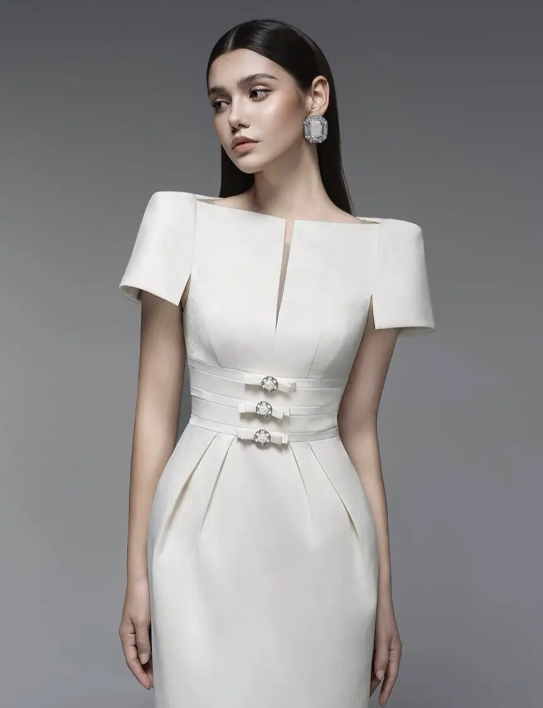 Robe longue blanche ceinturée – Élégance Luxe