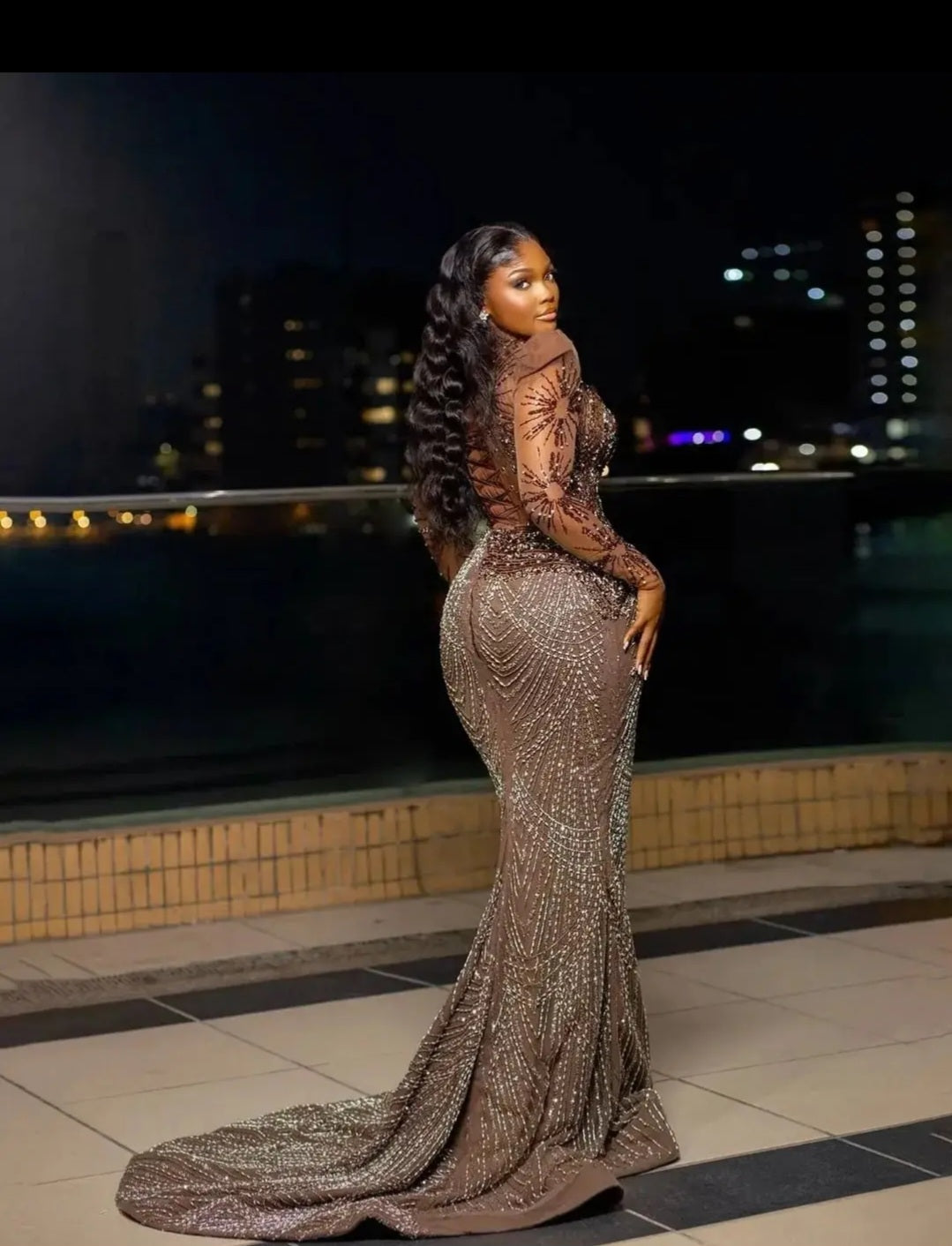 Robe Sirène Luxe Perlée – Manches Longues & Traîne