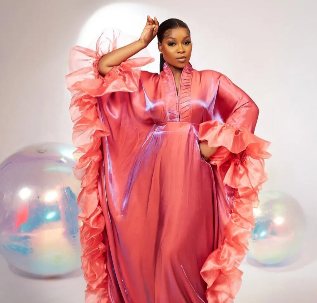 Robe longue satin à volants – Style cérémonie