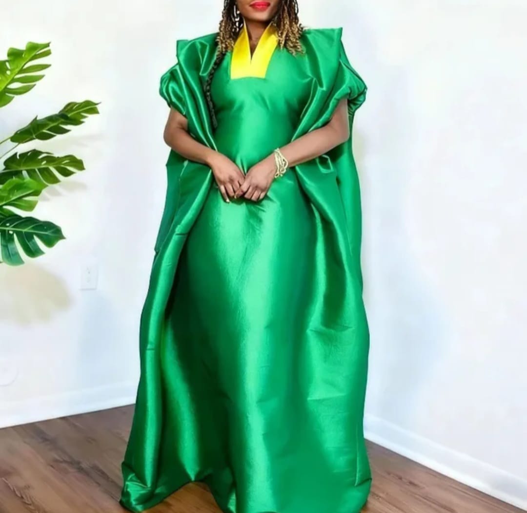 Robe longue satinée– coupe élégante