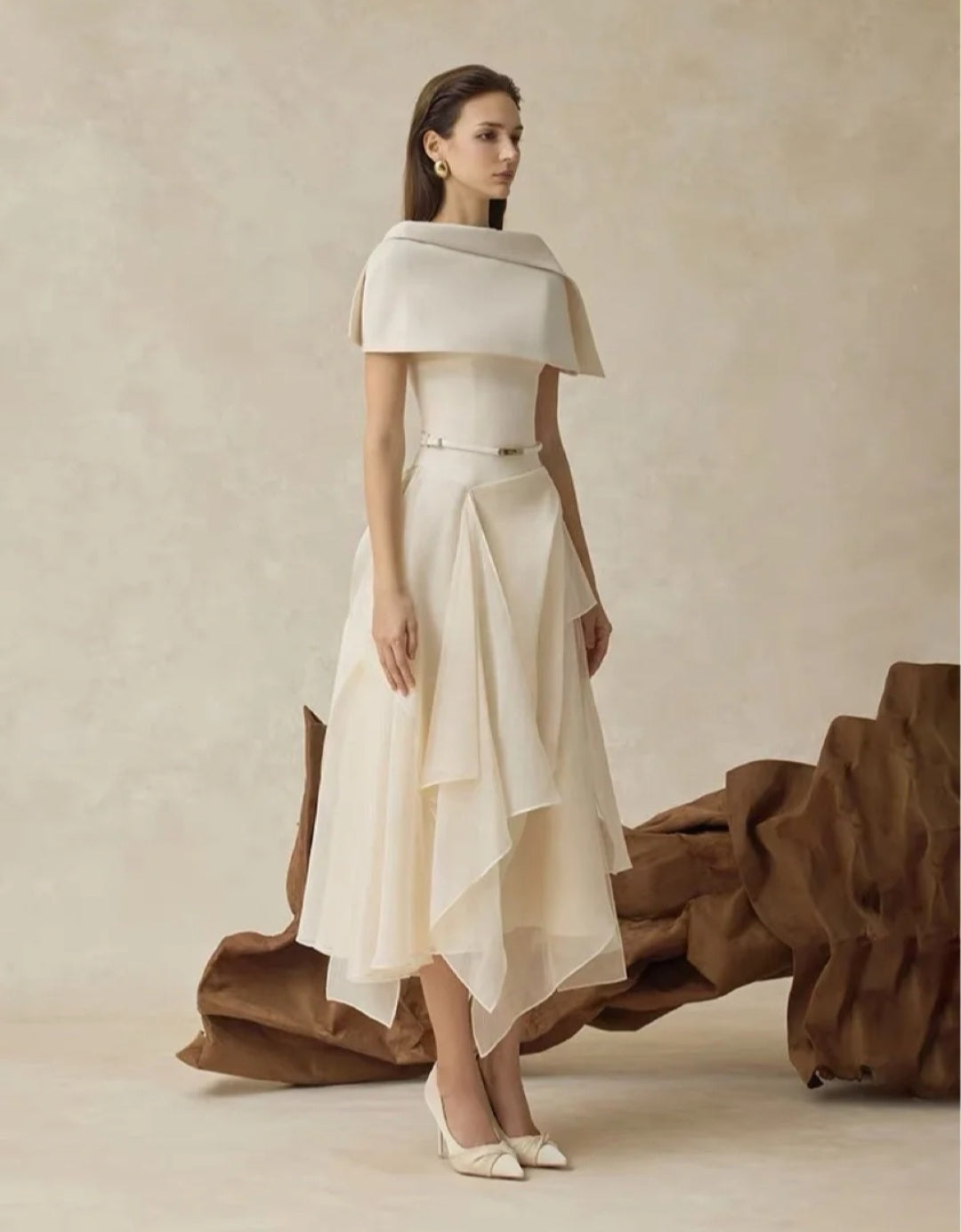 Robe asymétrique fluide en voile crème