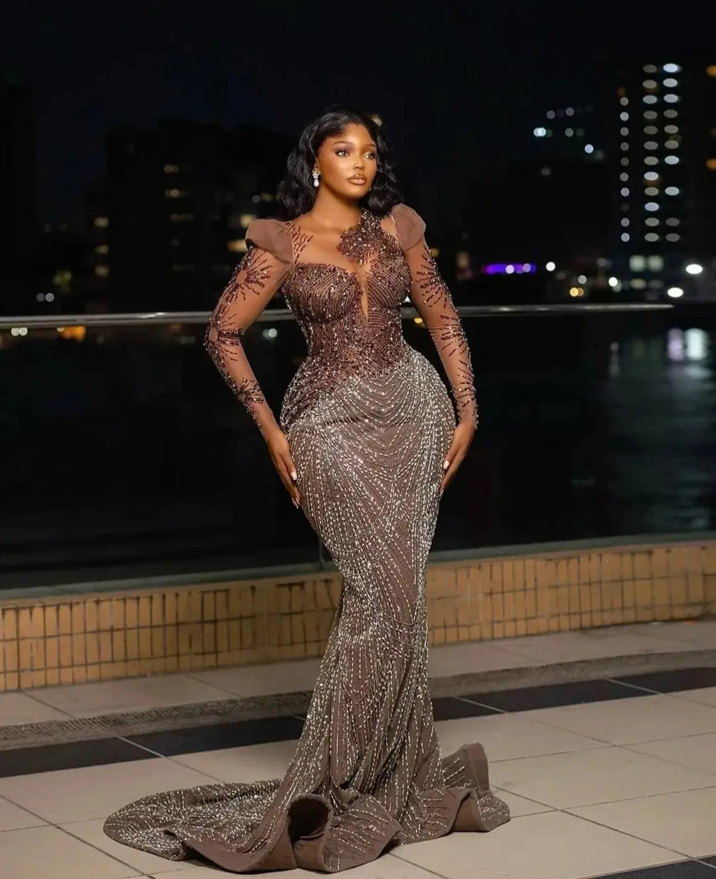 Robe Sirène Luxe Perlée – Manches Longues & Traîne