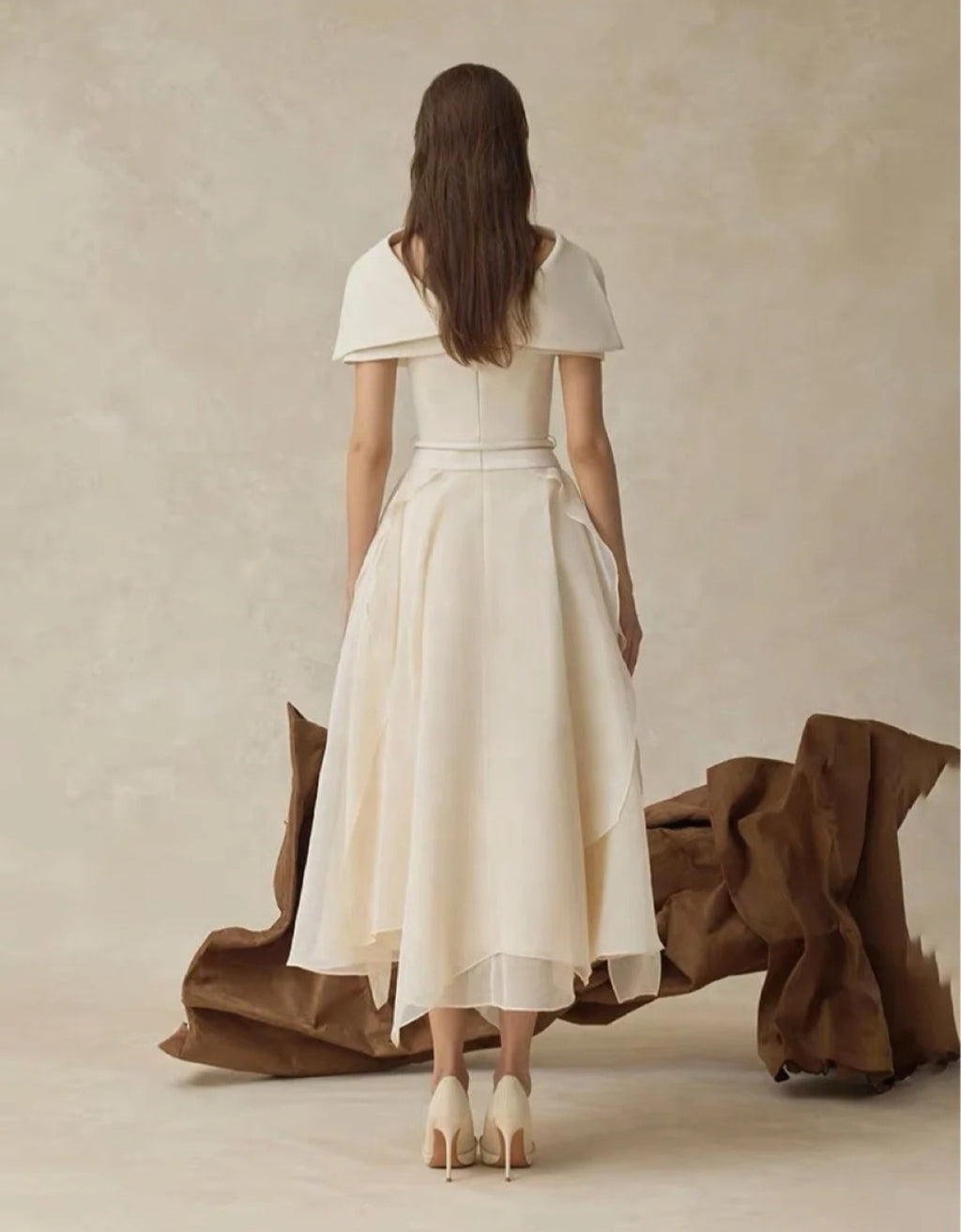 Robe asymétrique fluide en voile crème