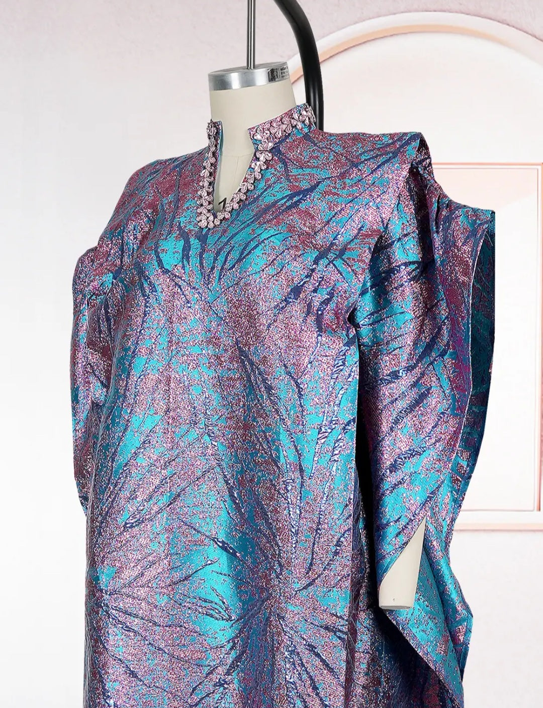 Robe longue premium satinée à manches amples