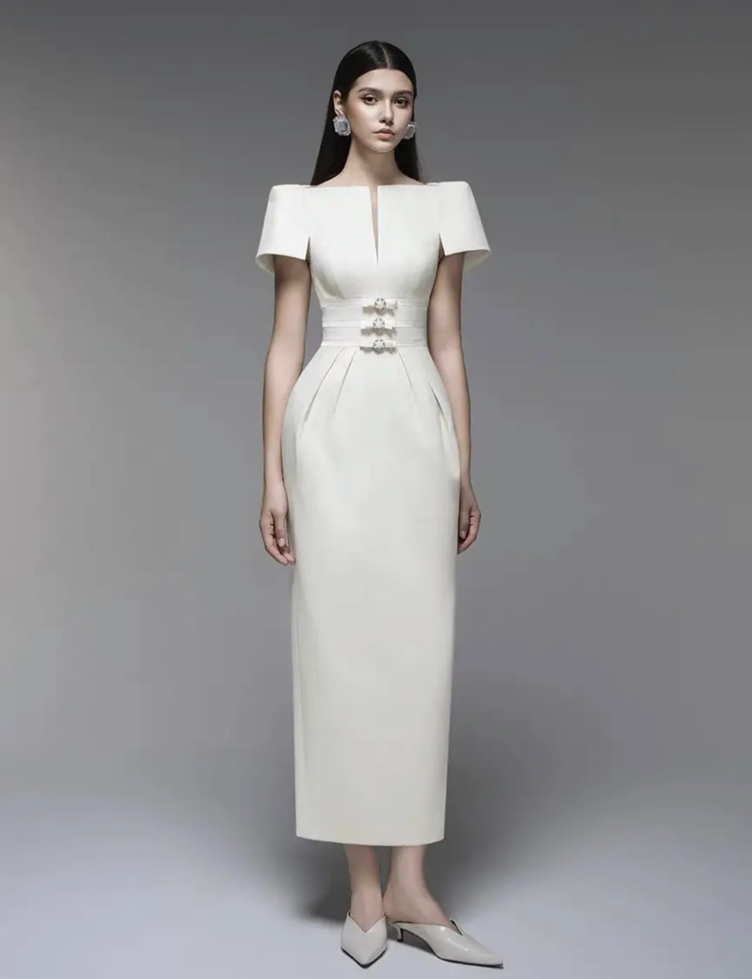 Robe longue blanche ceinturée – Élégance Luxe